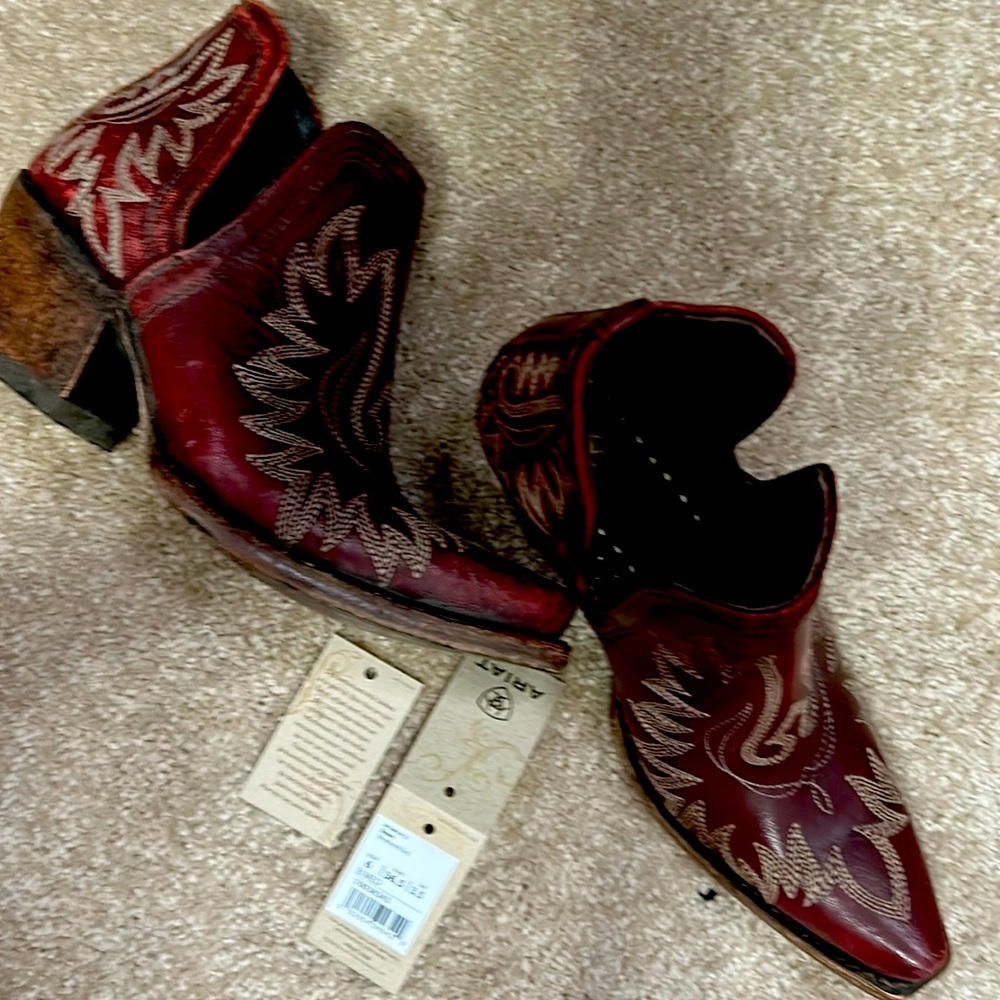 Ariat Dixon weathered red shoe boots NWT